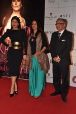 Kareena Kapoor, Shobha De at Rochele Pinto_s book launch in Shangri La Hotel, Mumbai on 6th Feb 2013 (60).JPG